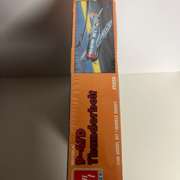 AMT Ertl P-47D Thunderbolt Model Plane Kit 1:48 scale Model 8886 1990 Sealed Box - Picture 4 of 11